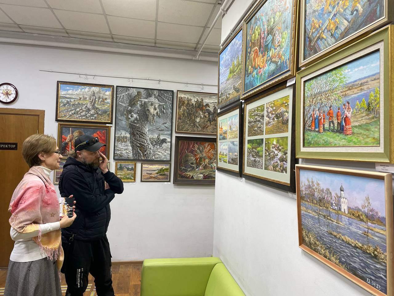Завершила работу выставка педагога НДХШ Саблина Алексея Сергеевича«На берегу великой реки»