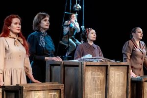 Спектакль «Девочки с Васильевского острова»