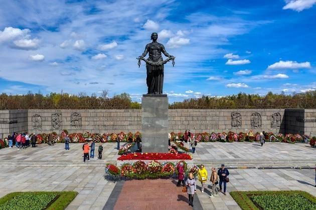 Литературно-музыкальная встреча «Я говорю с тобой из Ленинграда»