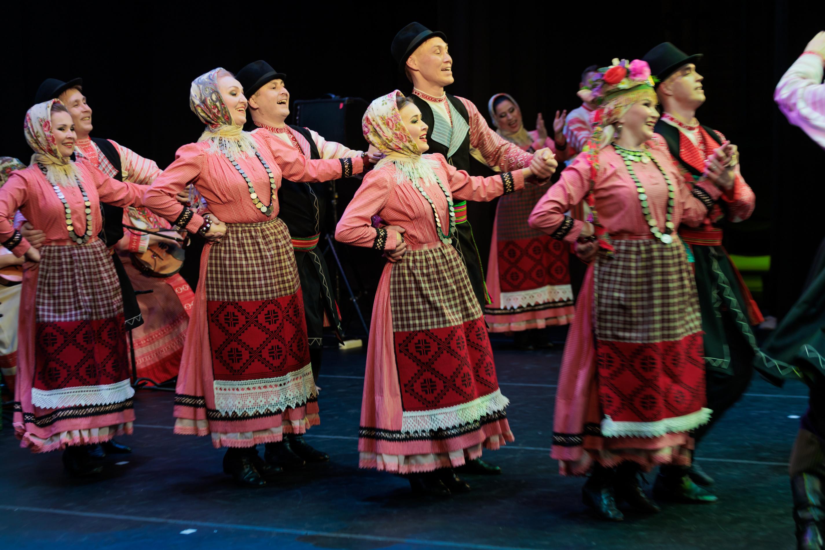 Концерт Удмуртского государственного театра фольклорной песни и танца «Айкай»