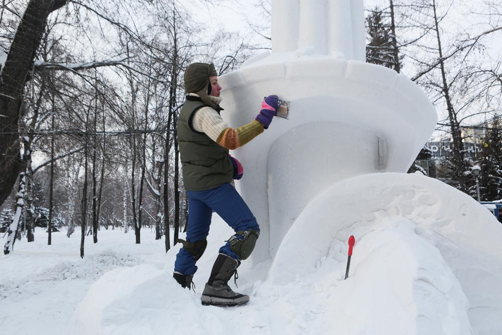 «Новогодний переполох-лепка снежных фигур»