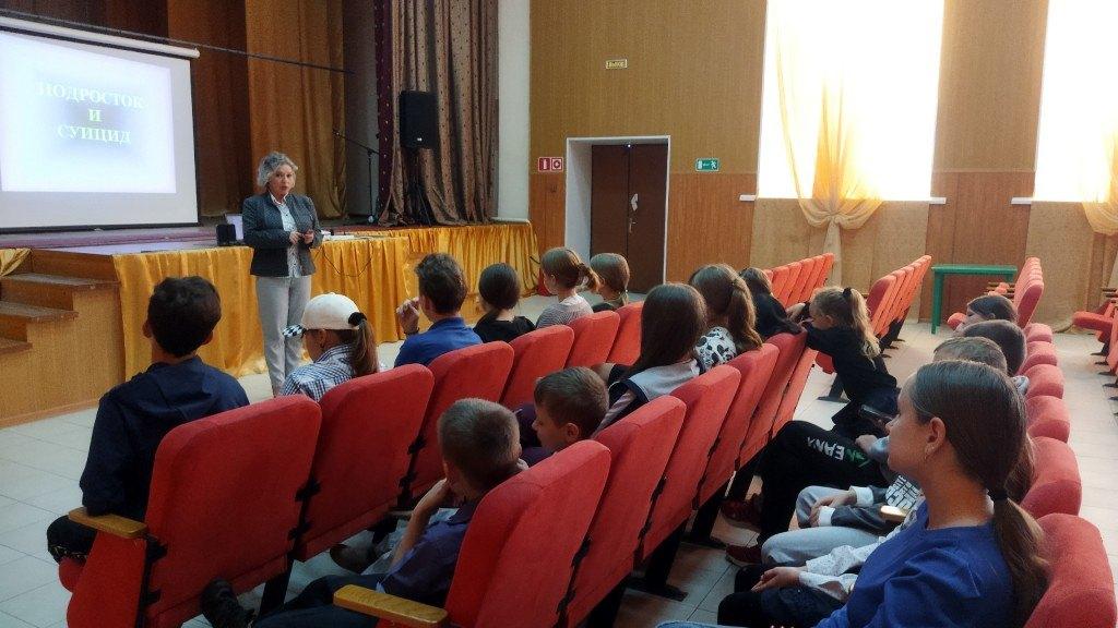 Информационный час «Как прекрасен этот мир»