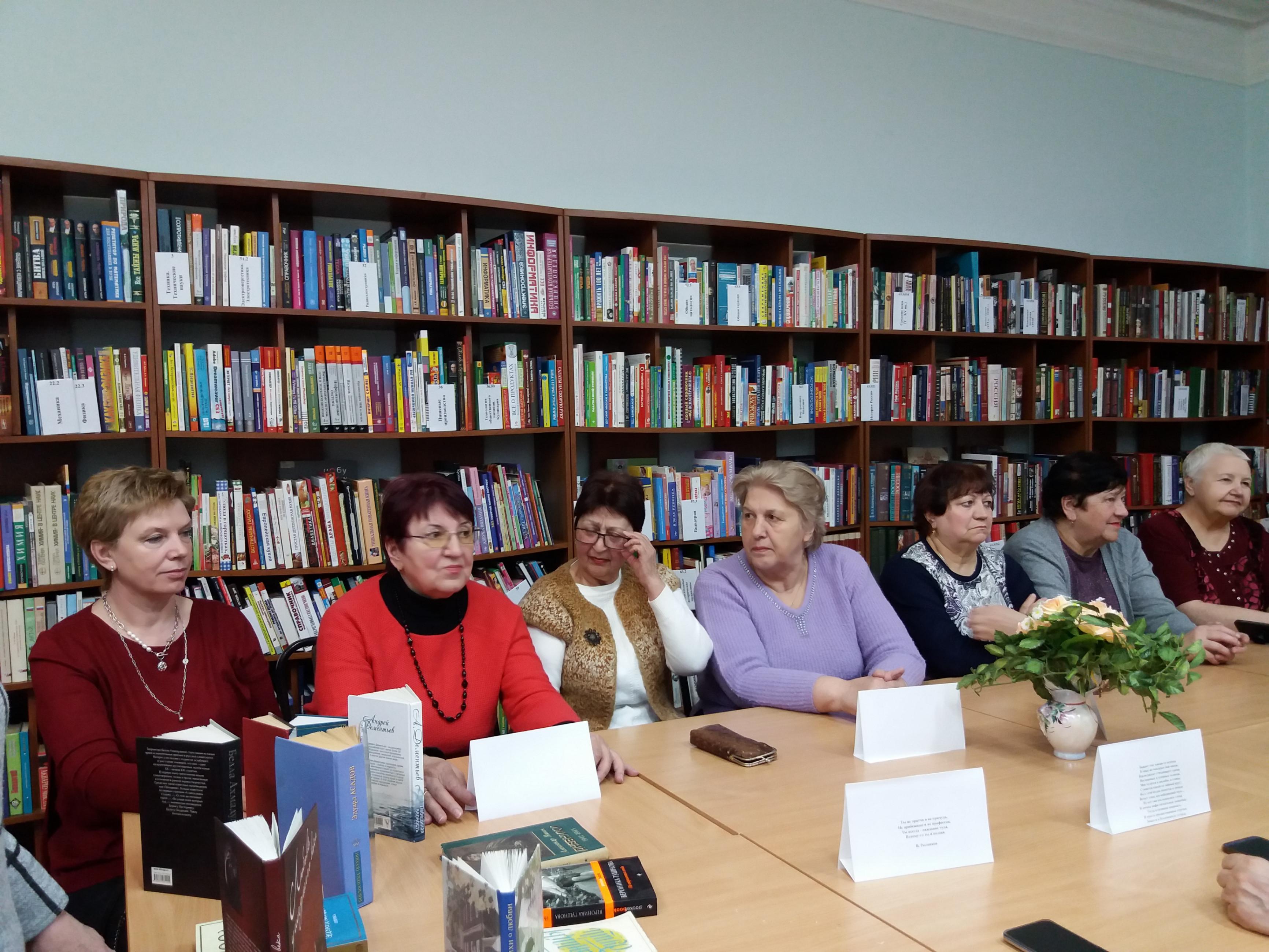 Час поэтического настроения «Поэзию, как трепет сердца, никто не может отменить»