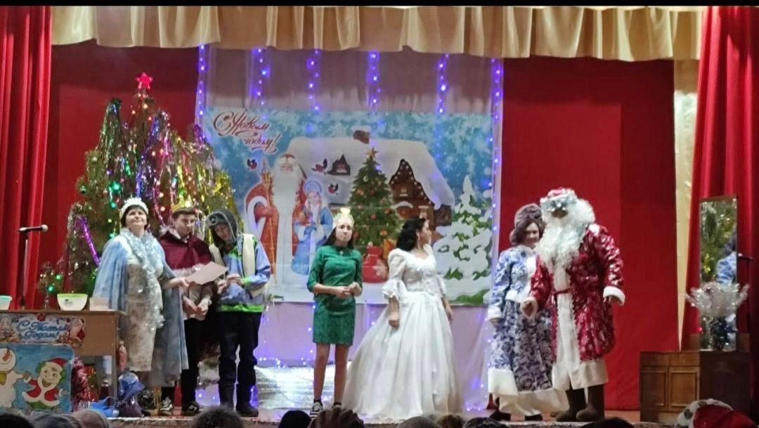 Театрализованная программа «Новый год к нам мчится!»