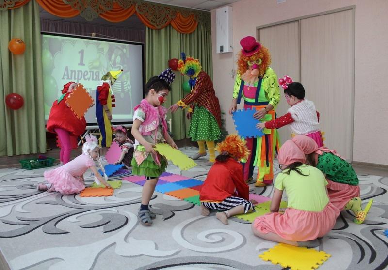 Развлекательная программа «Подари улыбку другу!»