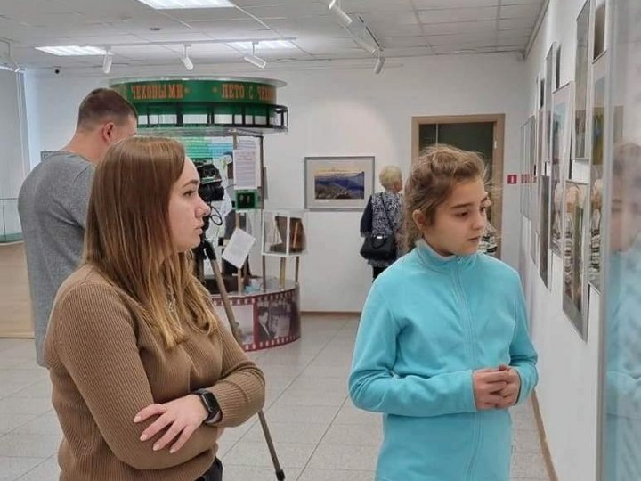 Выставка «Сахалинские дороги Чехова и не только в рисунках Тамары Королевой»