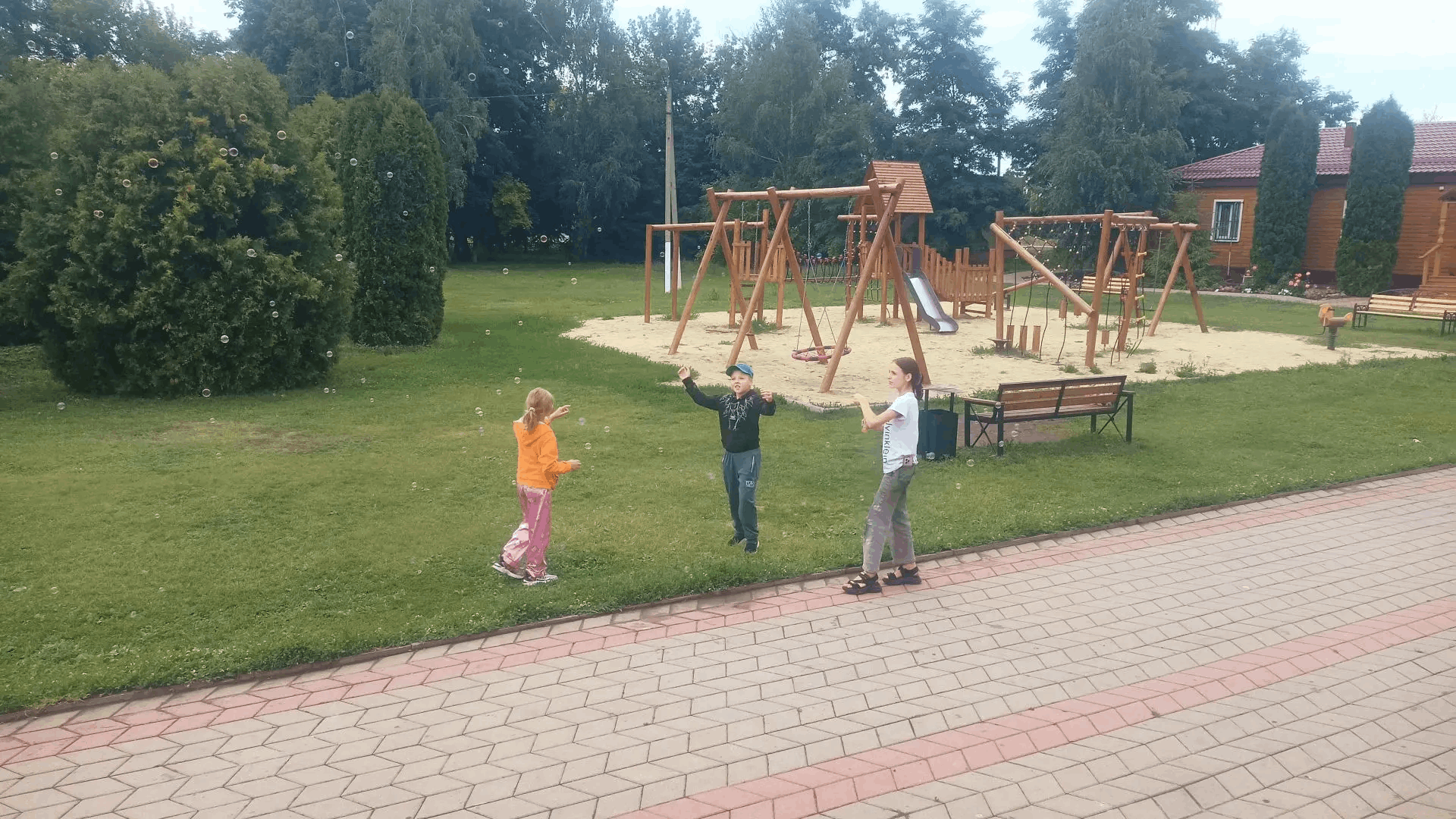 Развлекательная программа «Вот и лето прошло»