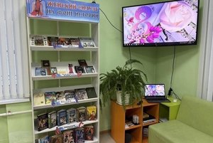 Книжная выставка «Женский силуэт на фоне истории»