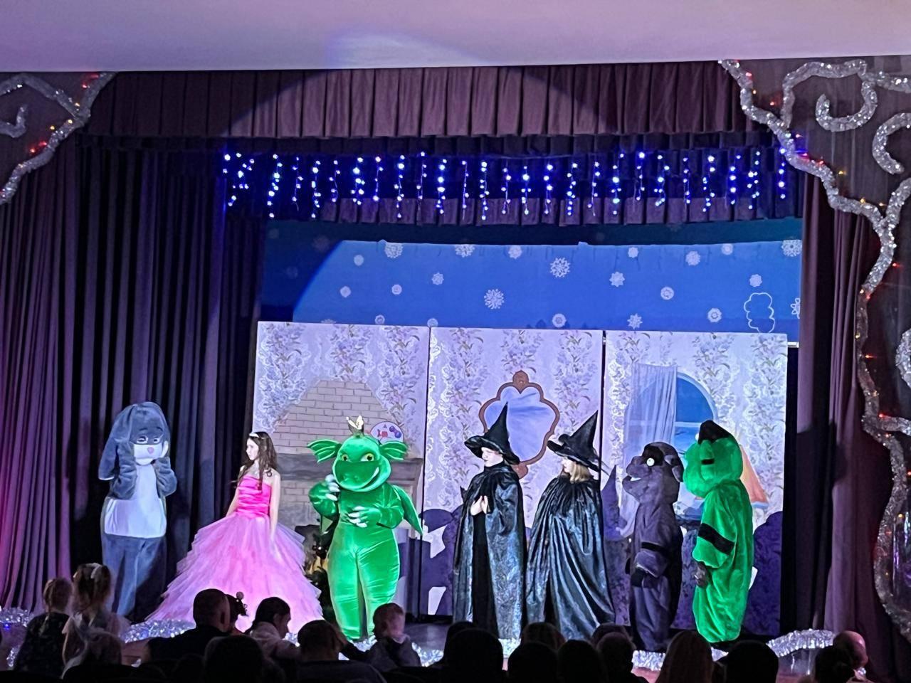 Спектакль «Пока часы двенадцать бьют»