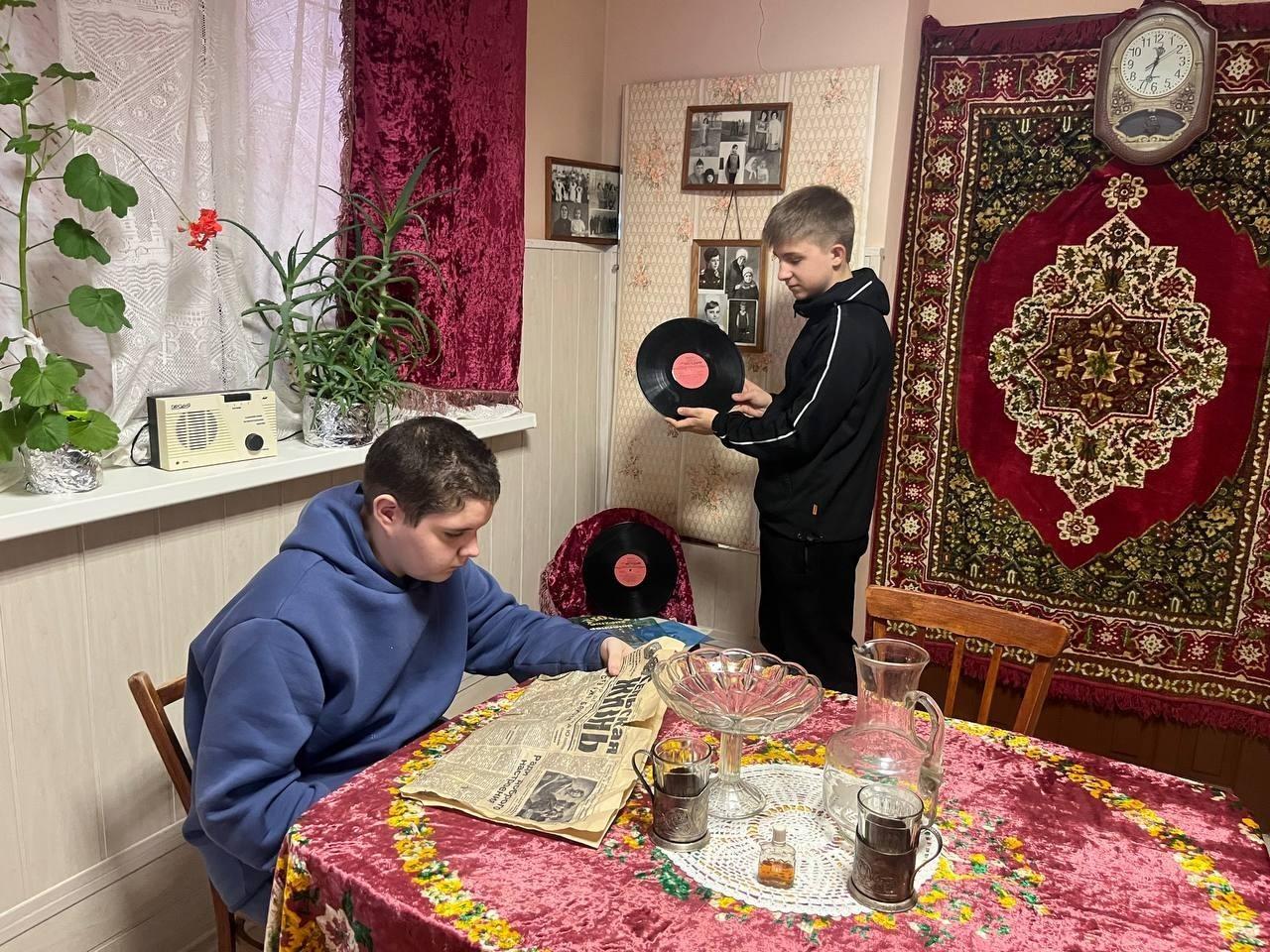 Музыкально-поэтическая гостиная «По дорогам песни фронтовой: поэты-песенники»