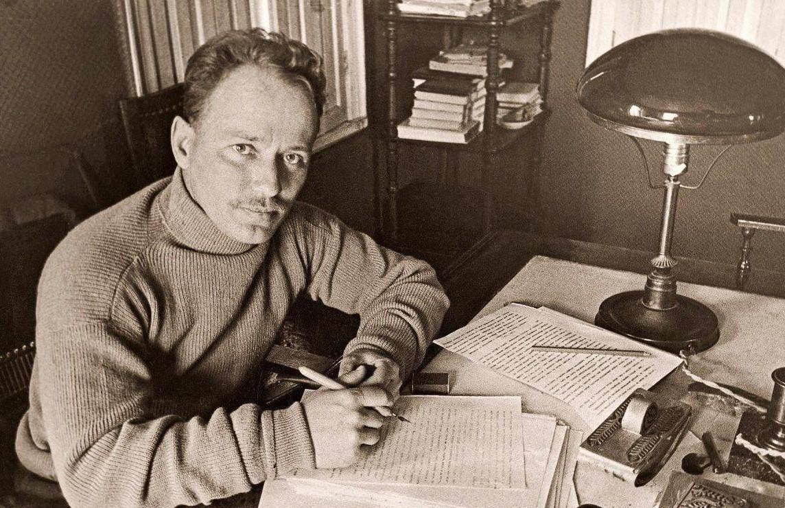 Книжная выставка «Михаил Шолохов. Страницы жизни и творчества»