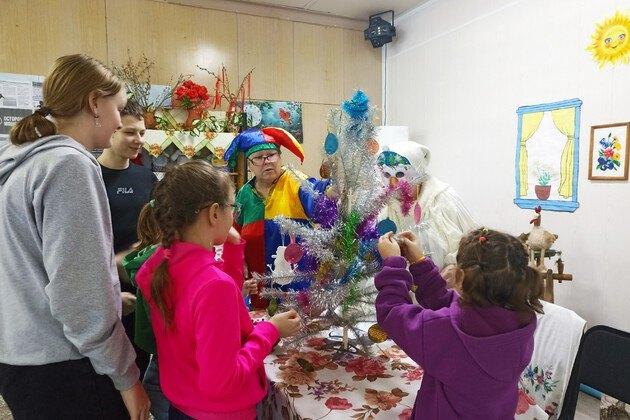 Развлекательная игровая программа «Забавы у Новогодней Ёлки»