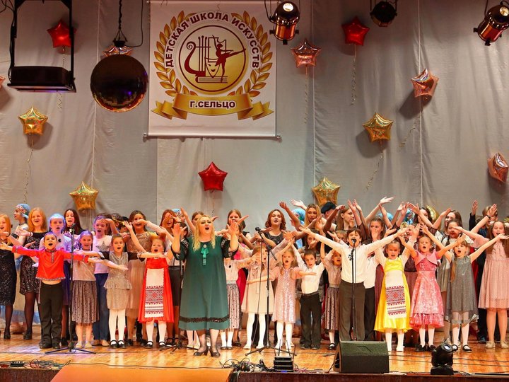 Отчётный концерт детской школы искусств, посвященный Году семьи в России
