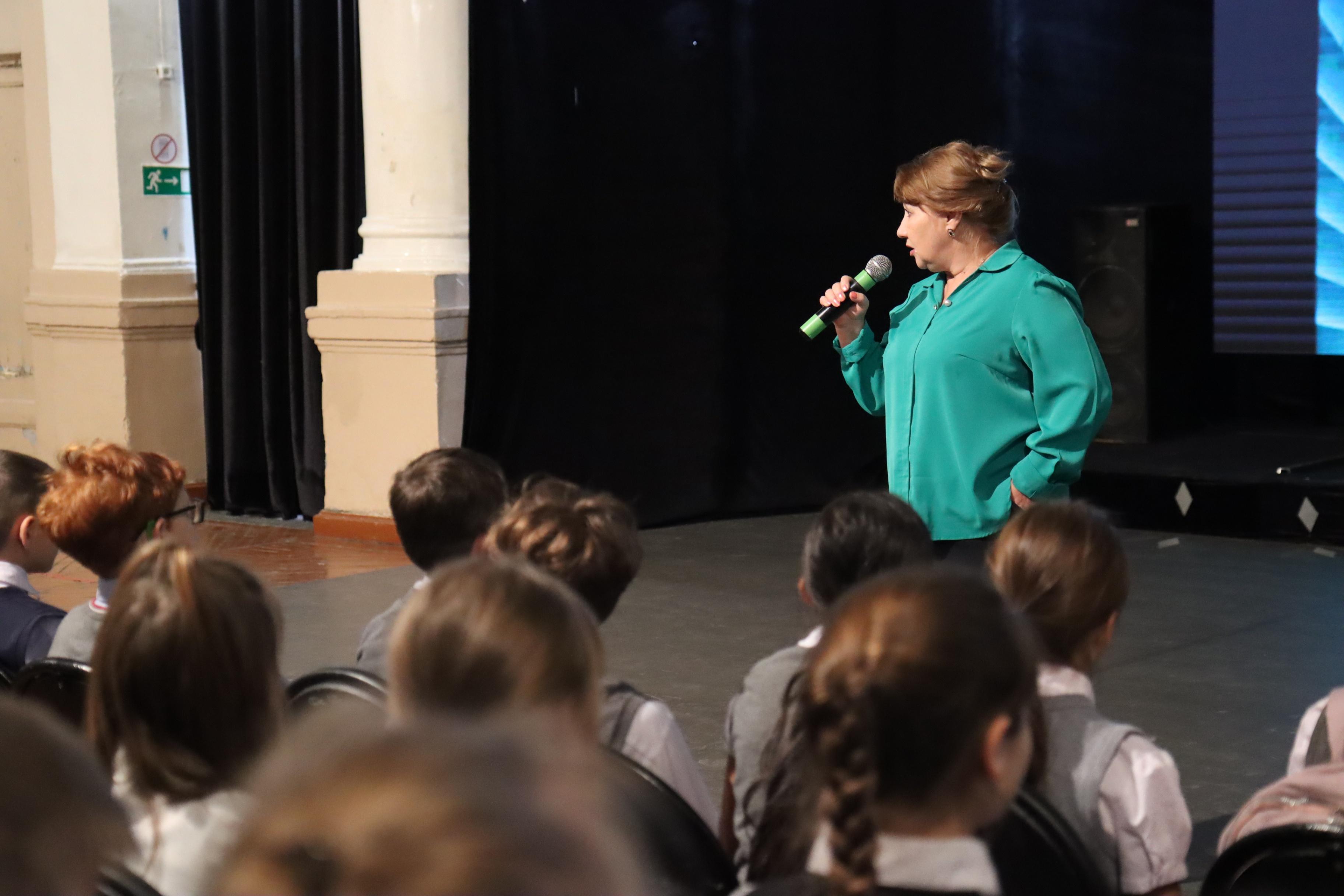 Литературная гостиная «Поклонимся великим тем годам»