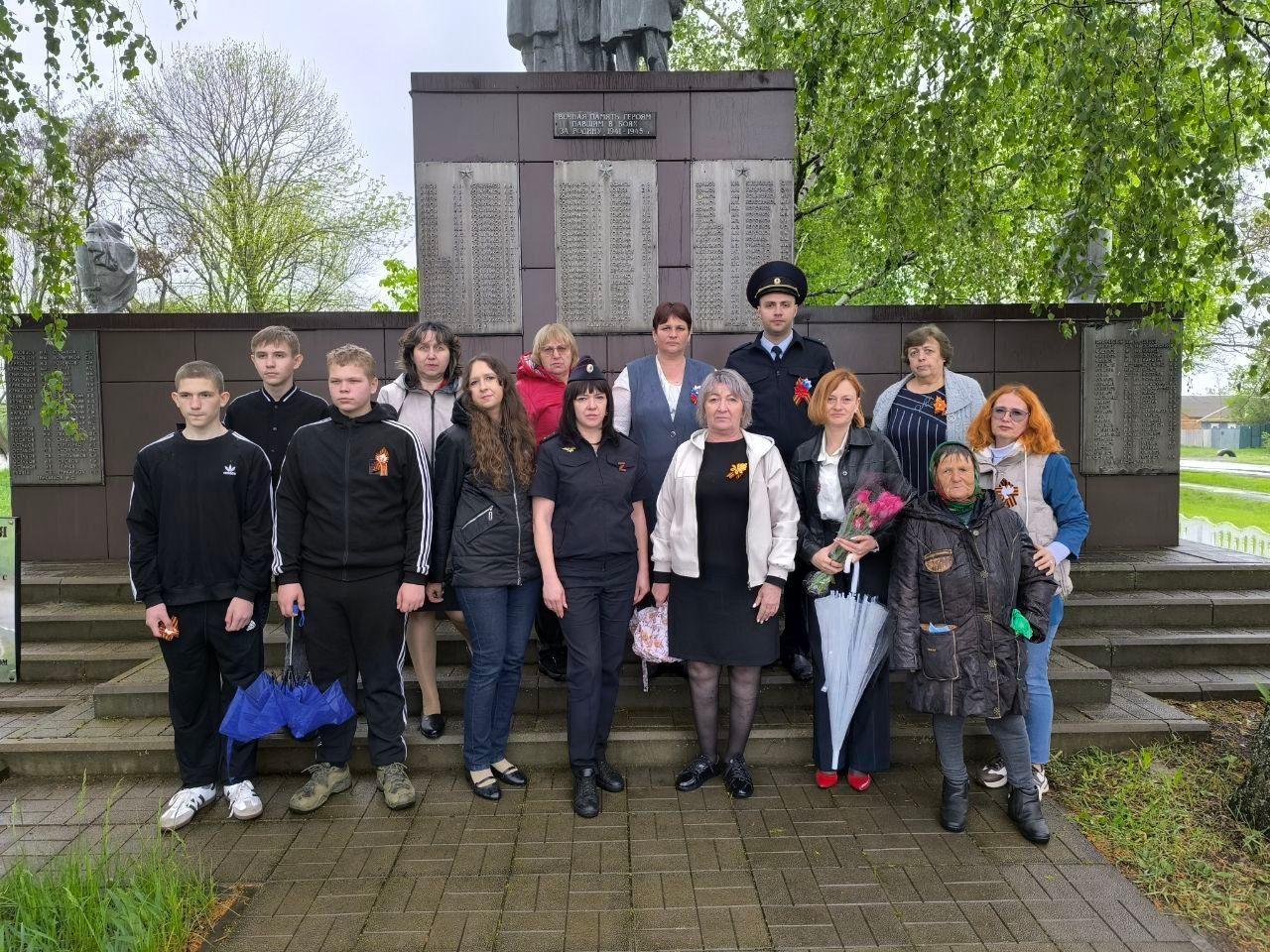 Возложение «Живые вечно благодарны Вам!»