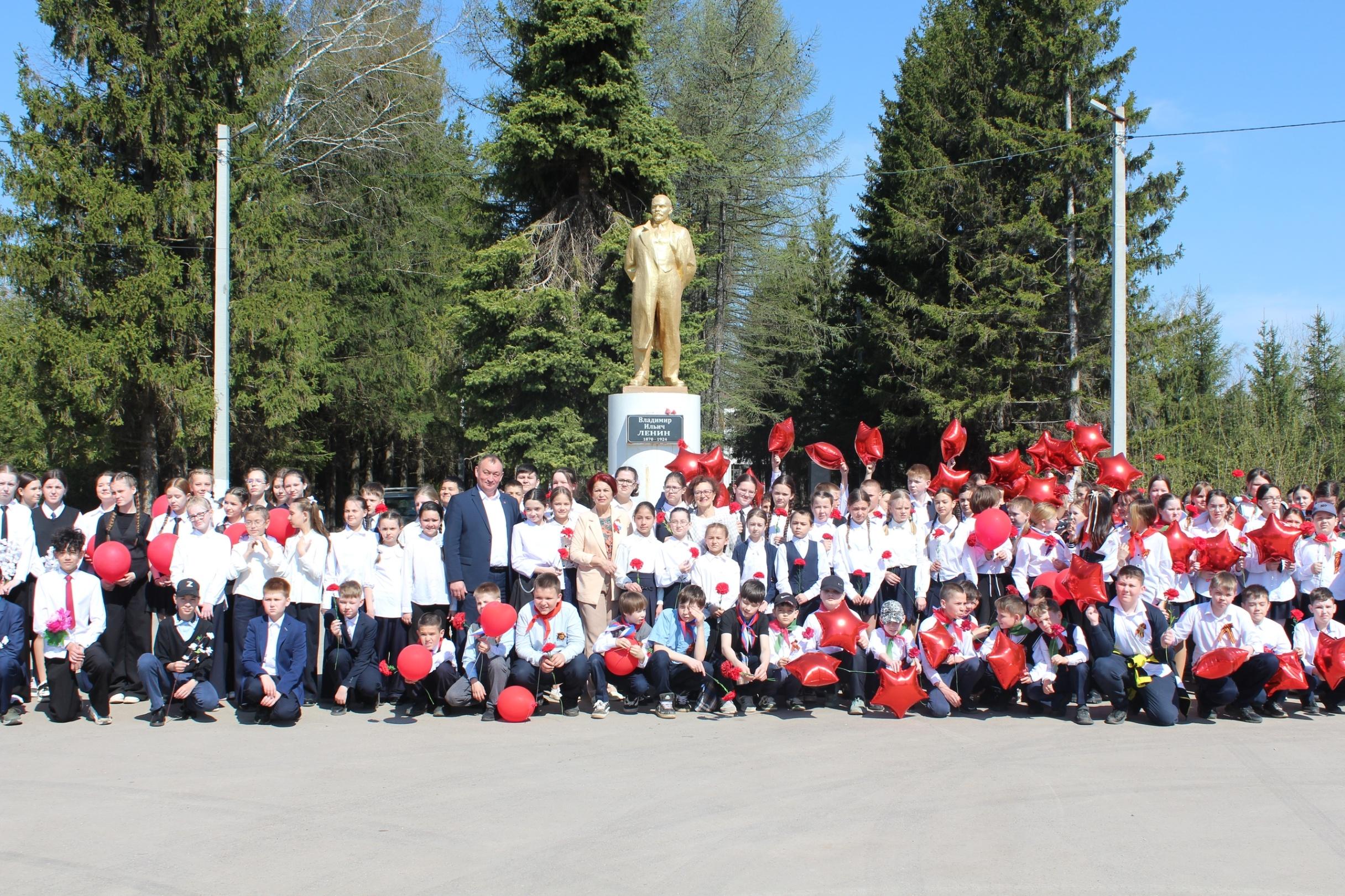 Митинг В.И.Ленину.