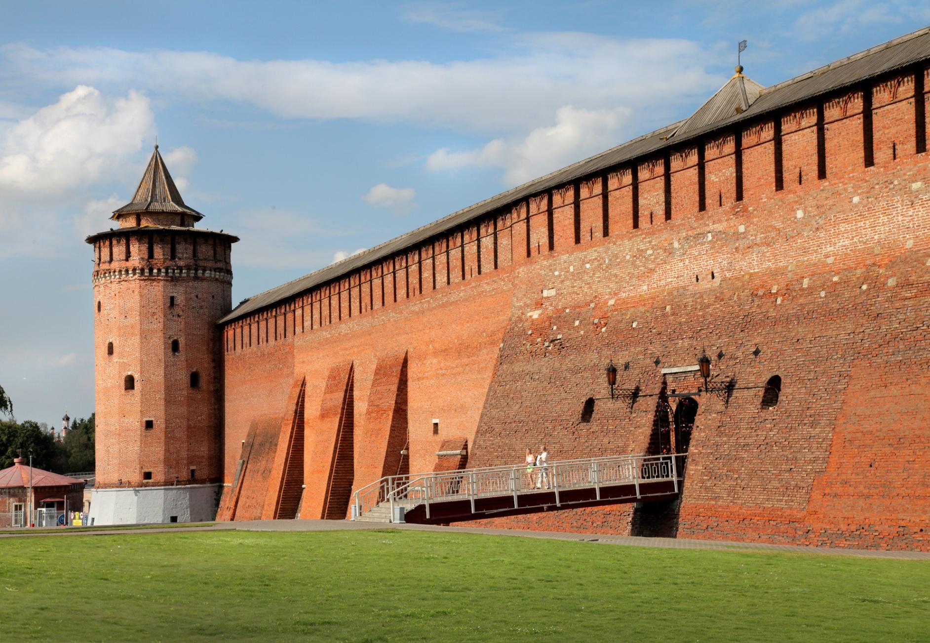 Коломна кремль. Коломна Кремлевская стена. Коломенский Кремль экскурсии. Коломенский Кремль памятник. Коломенского Кремля экскурсия.