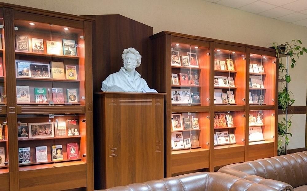 Книжная выставка «Пушкинский год»