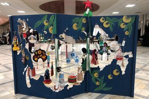 Выставка этнических новогодних игрушек