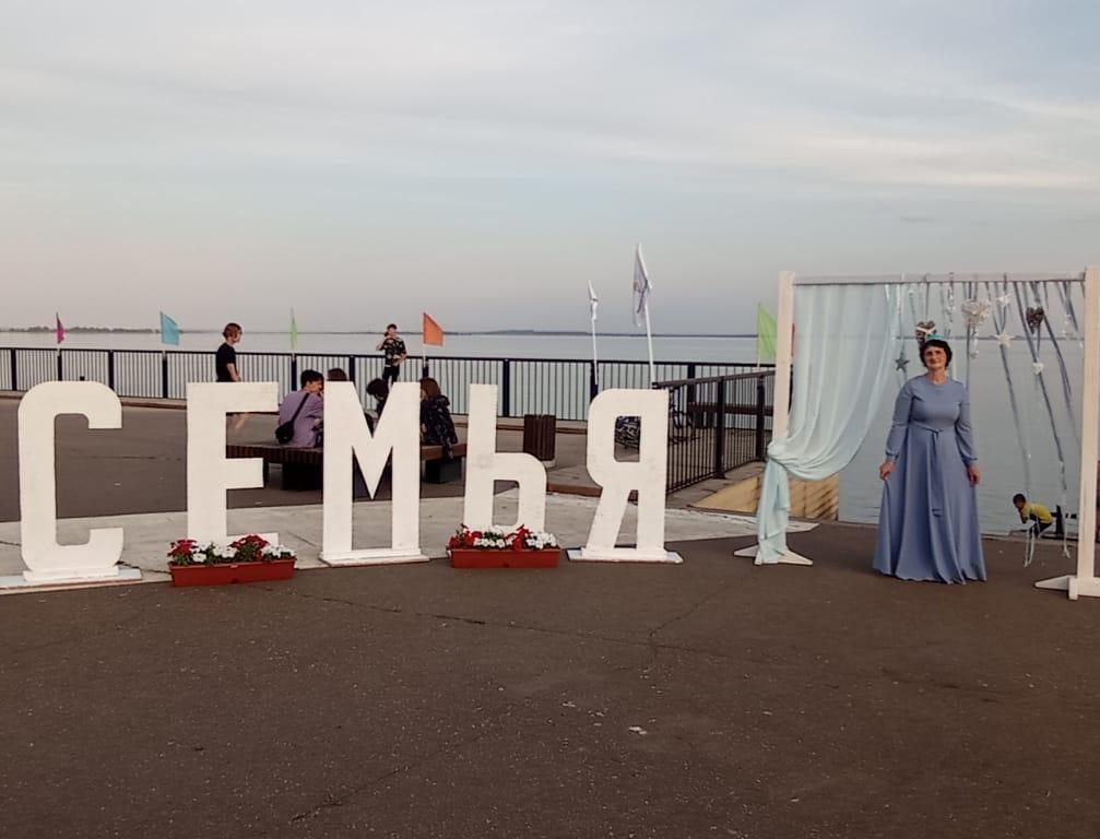 «Я дарю тебе ромашку, вместе с ней любовь свою!»