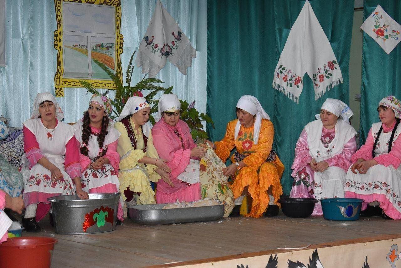 «Авылларда каз өмәсе гөрли.»