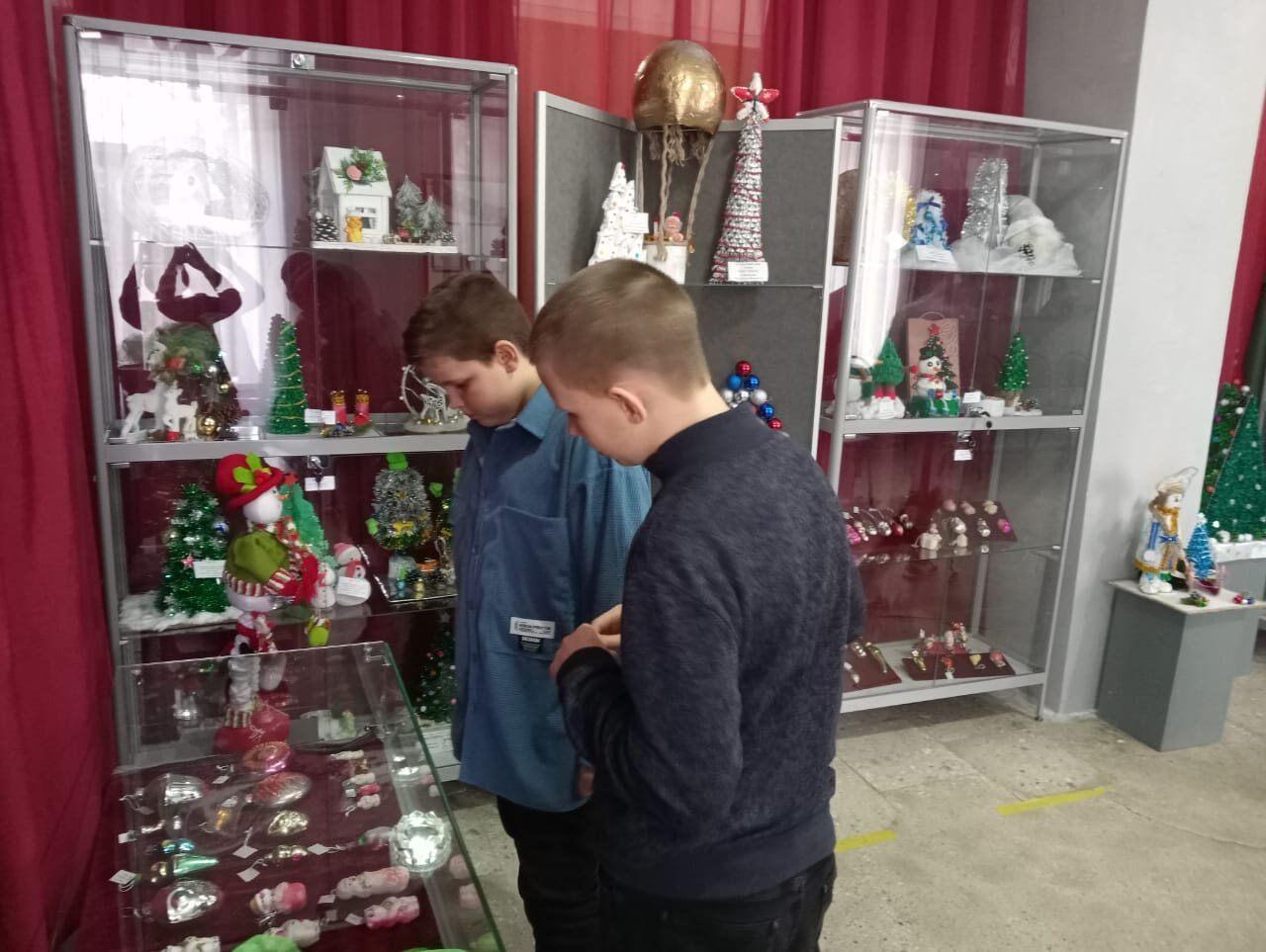 «В блеске елочных огней»