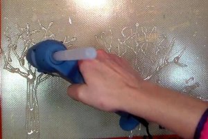 Мастер-класс «Теплые линии: рисуем клеевым пистолетом»