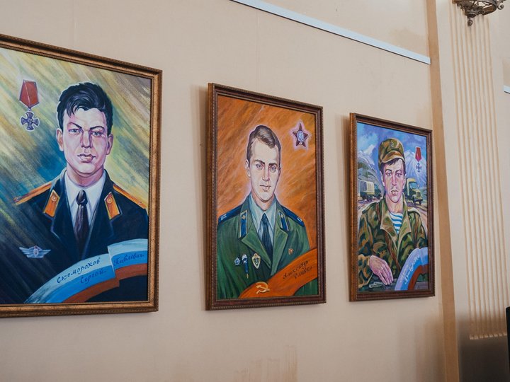 Выставка «Амурцы-герои на портретах художника Вадима Кондратьева»