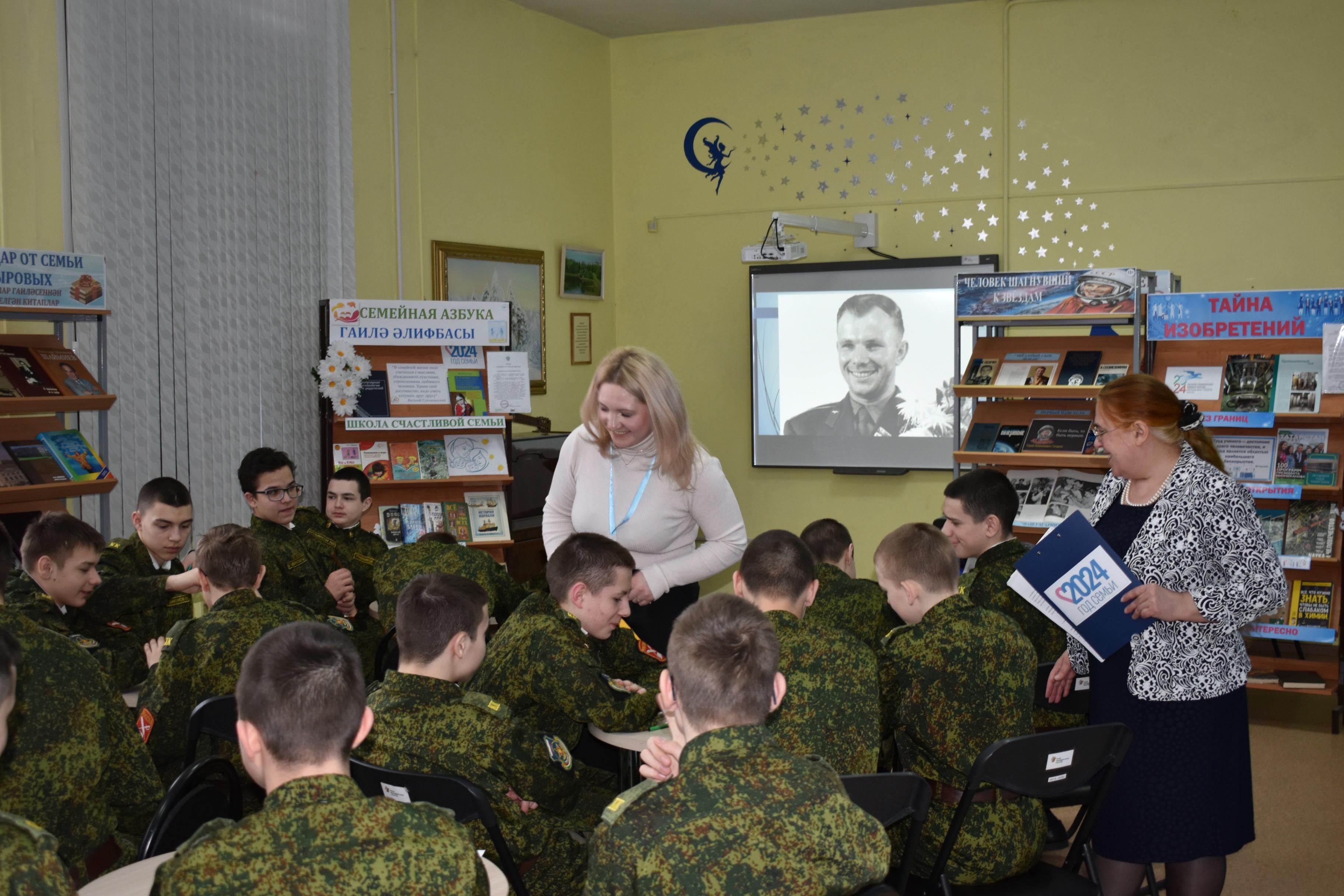 Познавательный час «Легенды космоса»