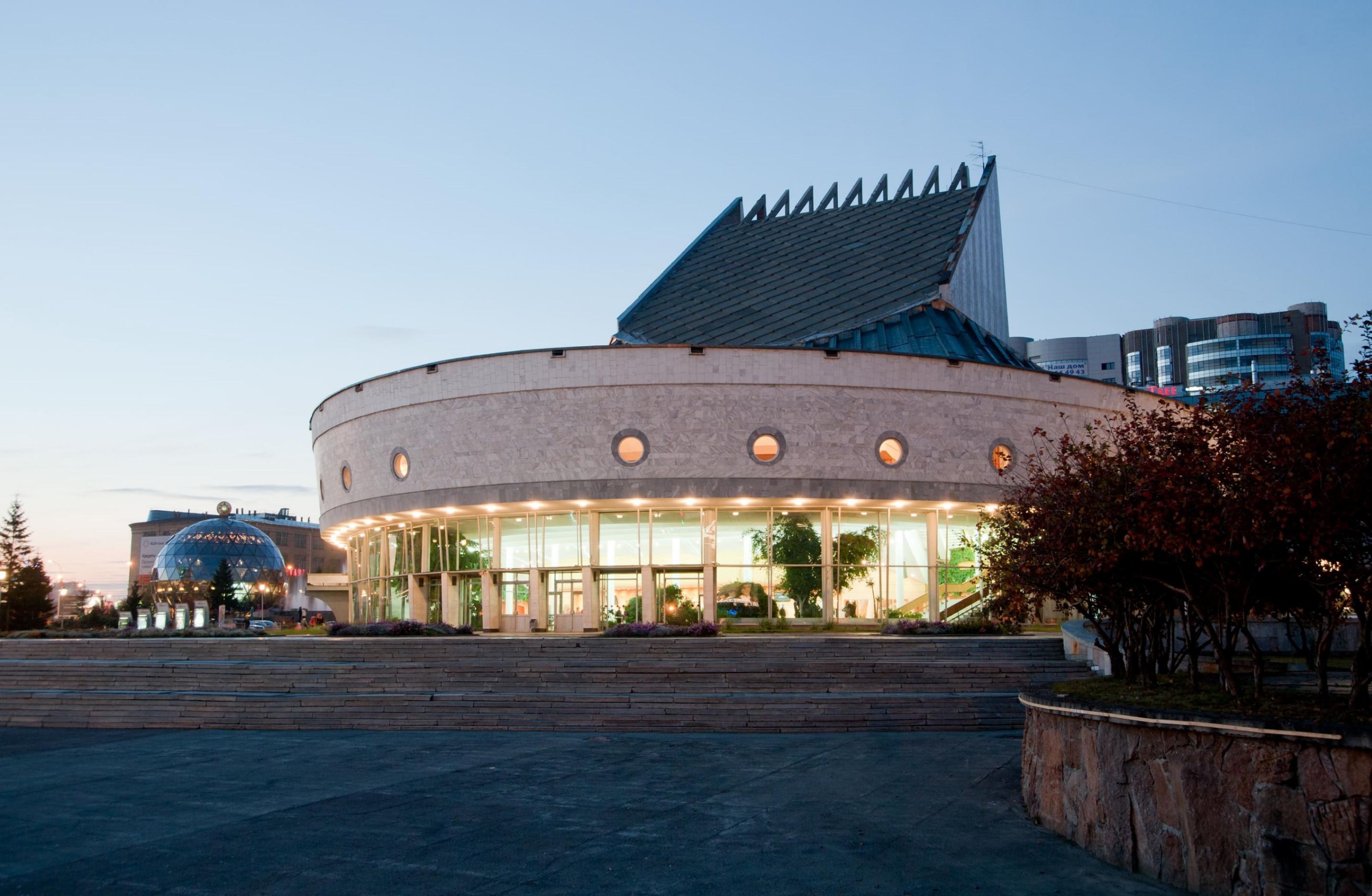 Спектакль «Династии»