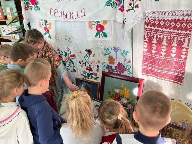 Выставка декоративно прикладного творчества «Своими руками»