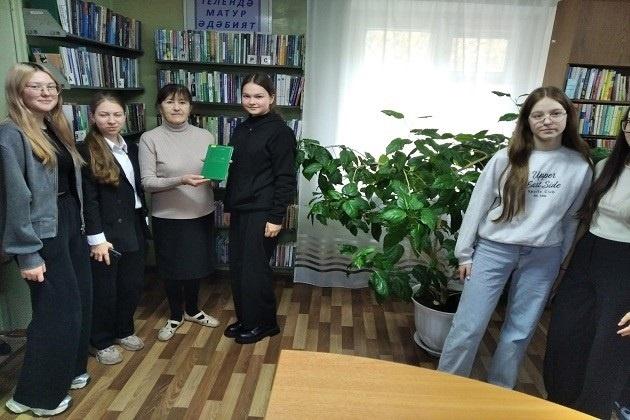 Информационный час «Человек стремится к звездам»