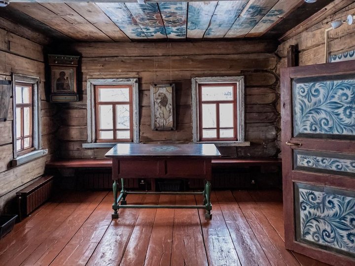 Выставка «Домовая роспись на просторах реки Ваги»