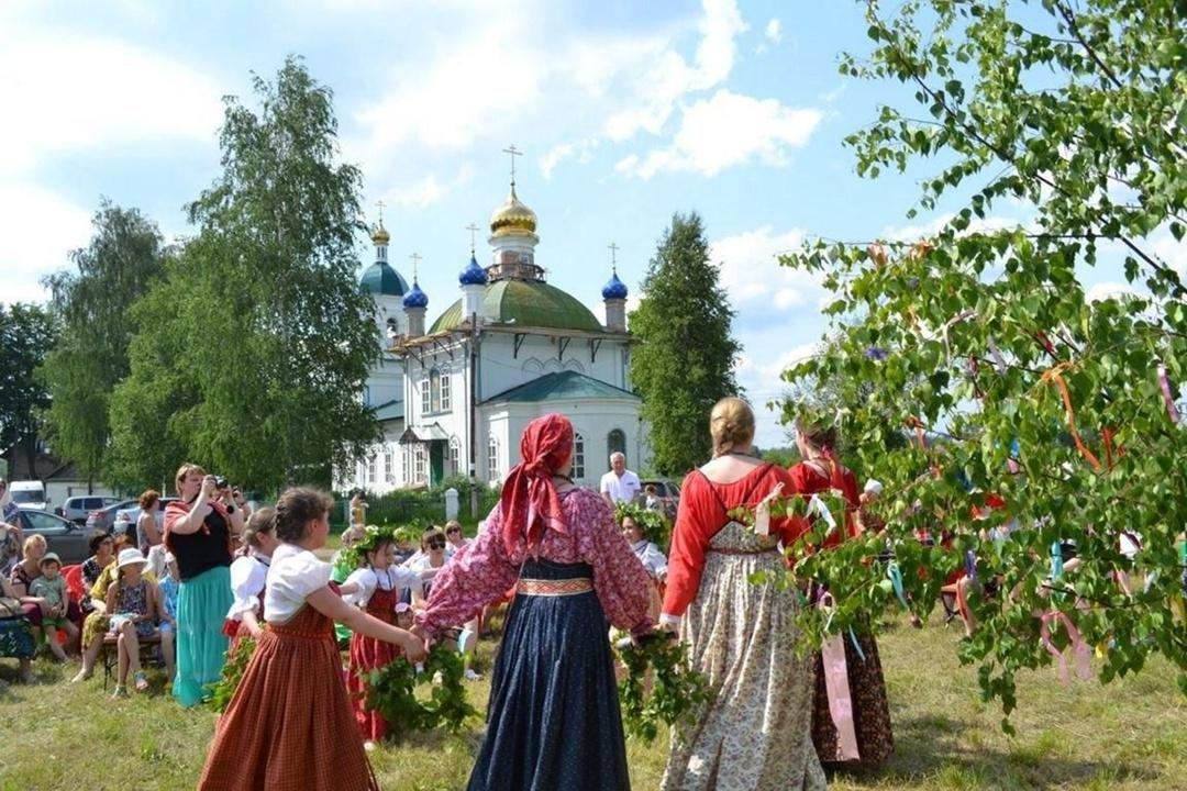 Фольклорный час «Праздник русской березки»