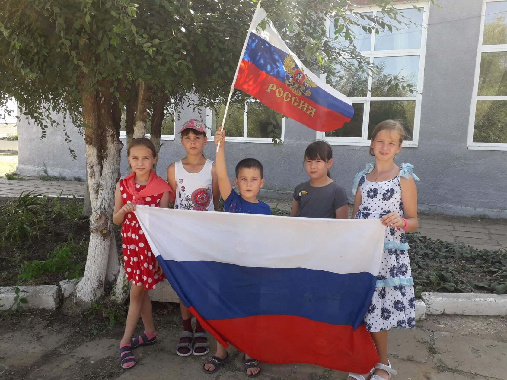 «Гордо реет флаг России!!!»