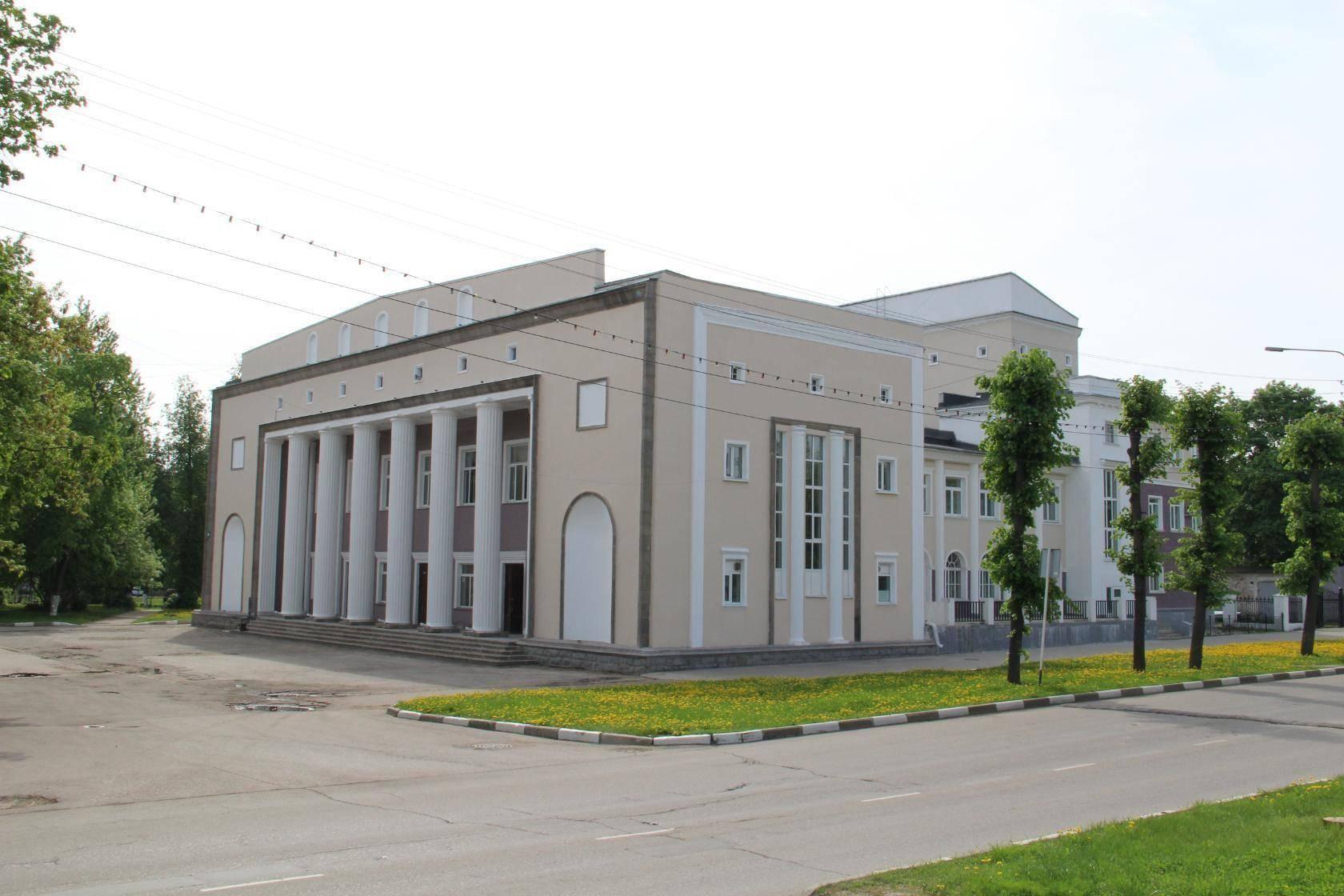 Фото гдк. Дворец культуры Новомосковск. МБУК городской дворец культуры Новомосковск. Новомосковск Московская 10 дворец культуры. ДК азот Новомосковск.