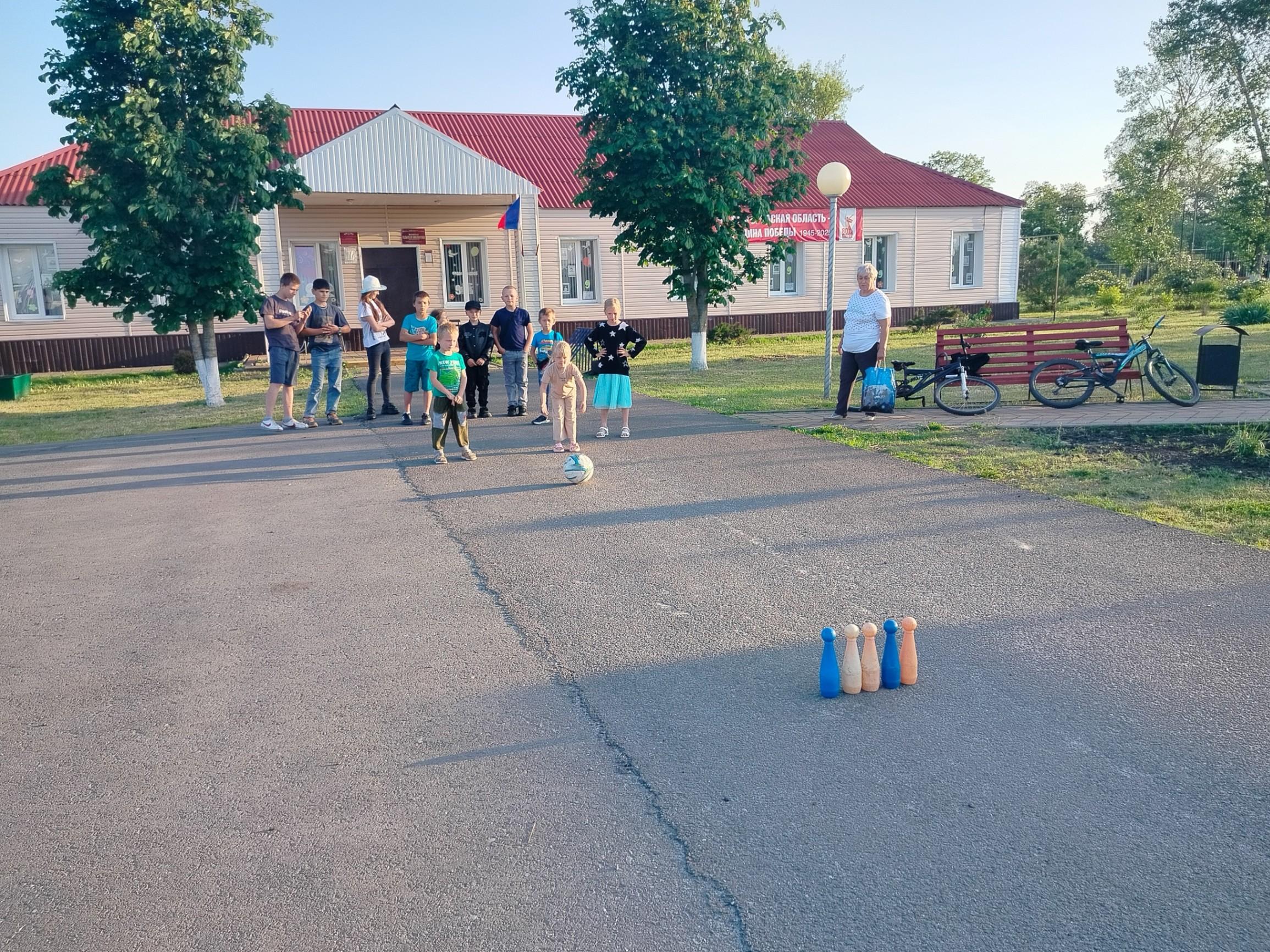 Игровой час «День веселой детворяндии»